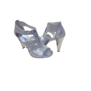 🌟NEW🌟Michael Kors🌟 Silver Glitter Sandals